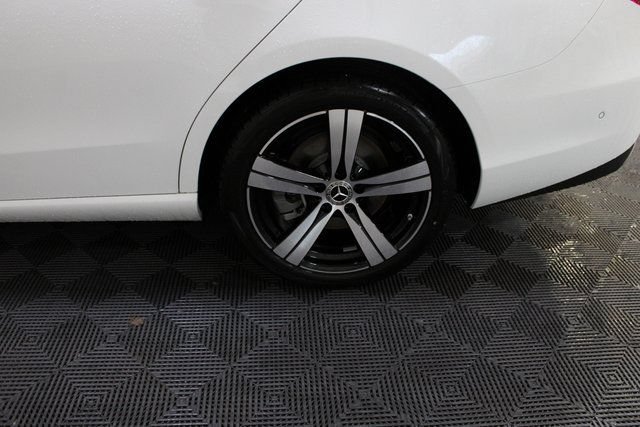 2025 Mercedes-Benz C-Class Sedan C 300 - Photo 43