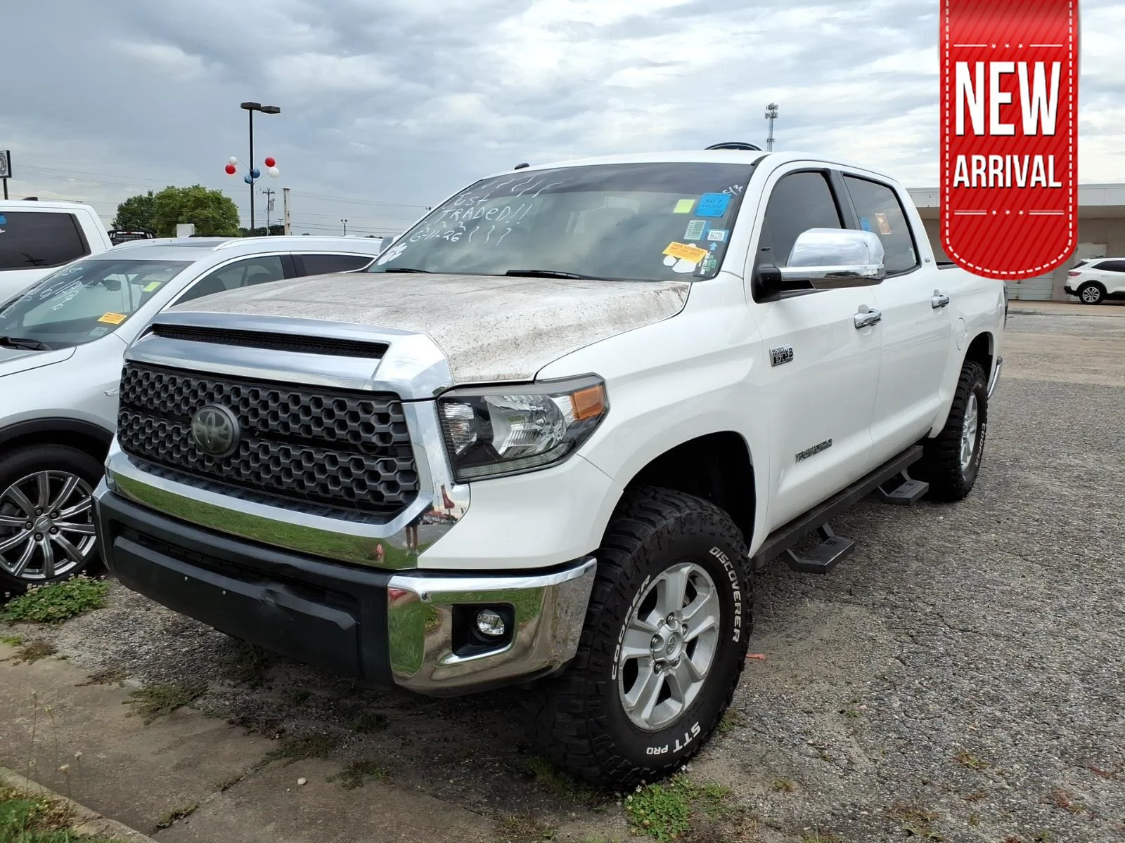 Used 2018 Super White Toyota SR5 image 1