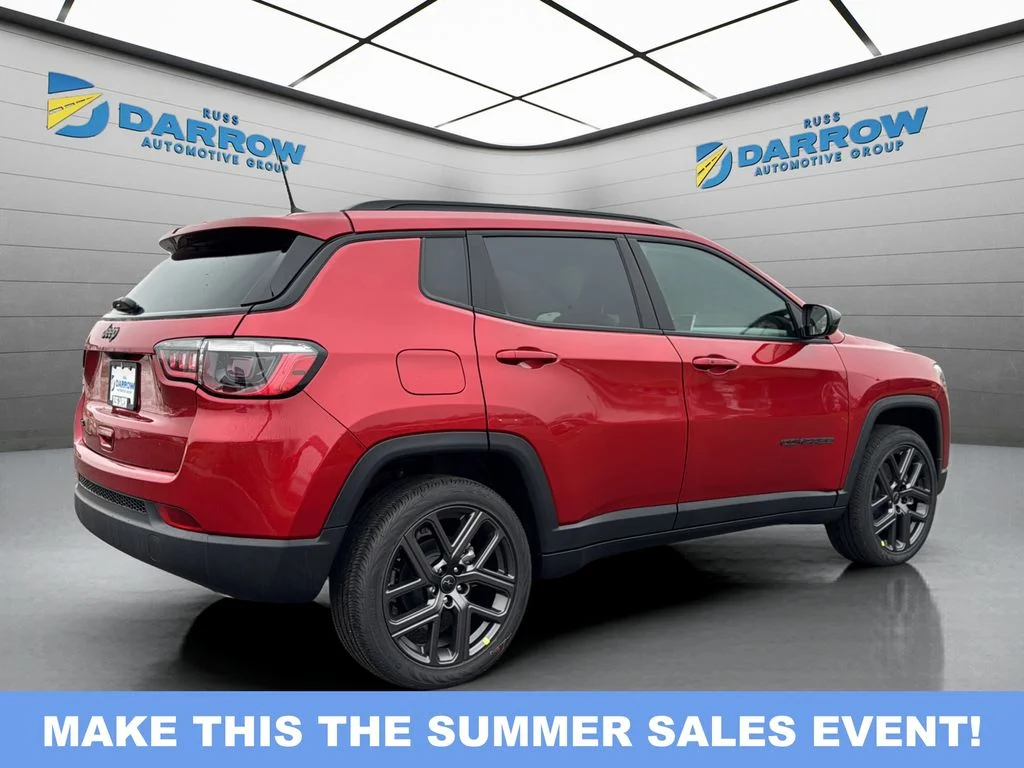 New 2026 Red Hot Pearl-Coat Exterior Paint Jeep Latitude image 5