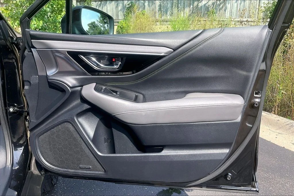 Used 2024 Black Subaru Onyx Edition image 24