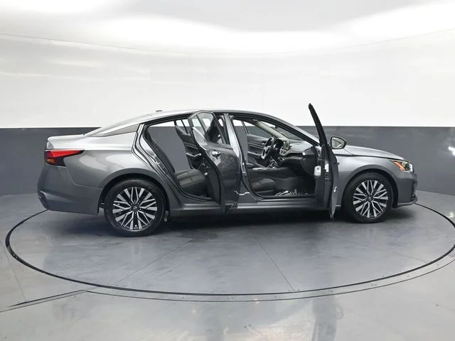 2025 Nissan Altima SV - Photo 32