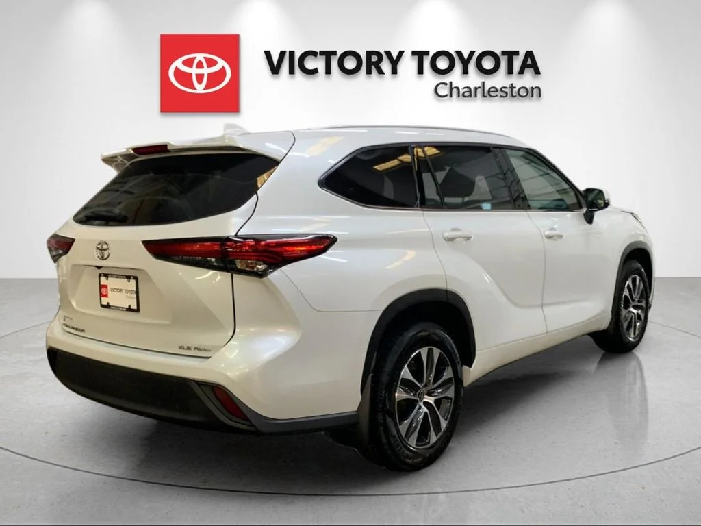 Used 2022 Beige Toyota XLE image 7
