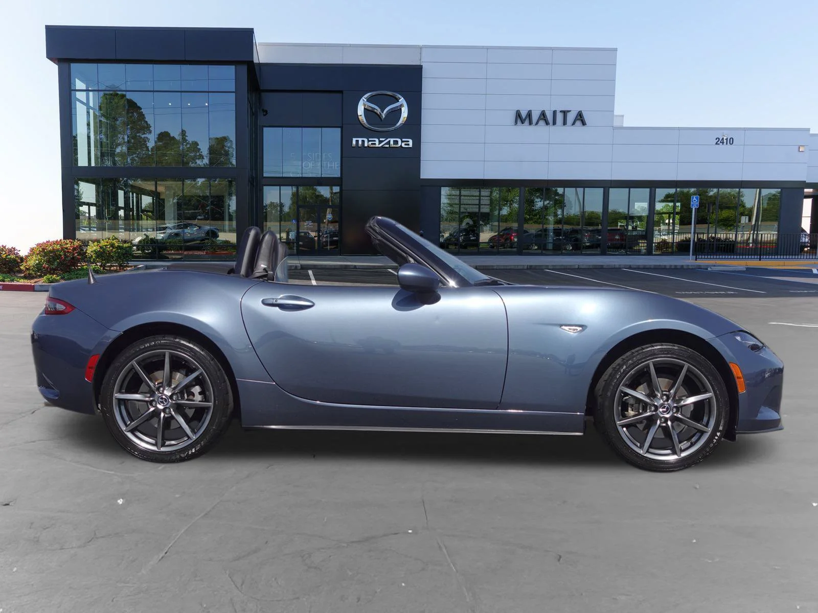 Used 2016 Blue Reflex Mica Mazda Grand Touring image 2