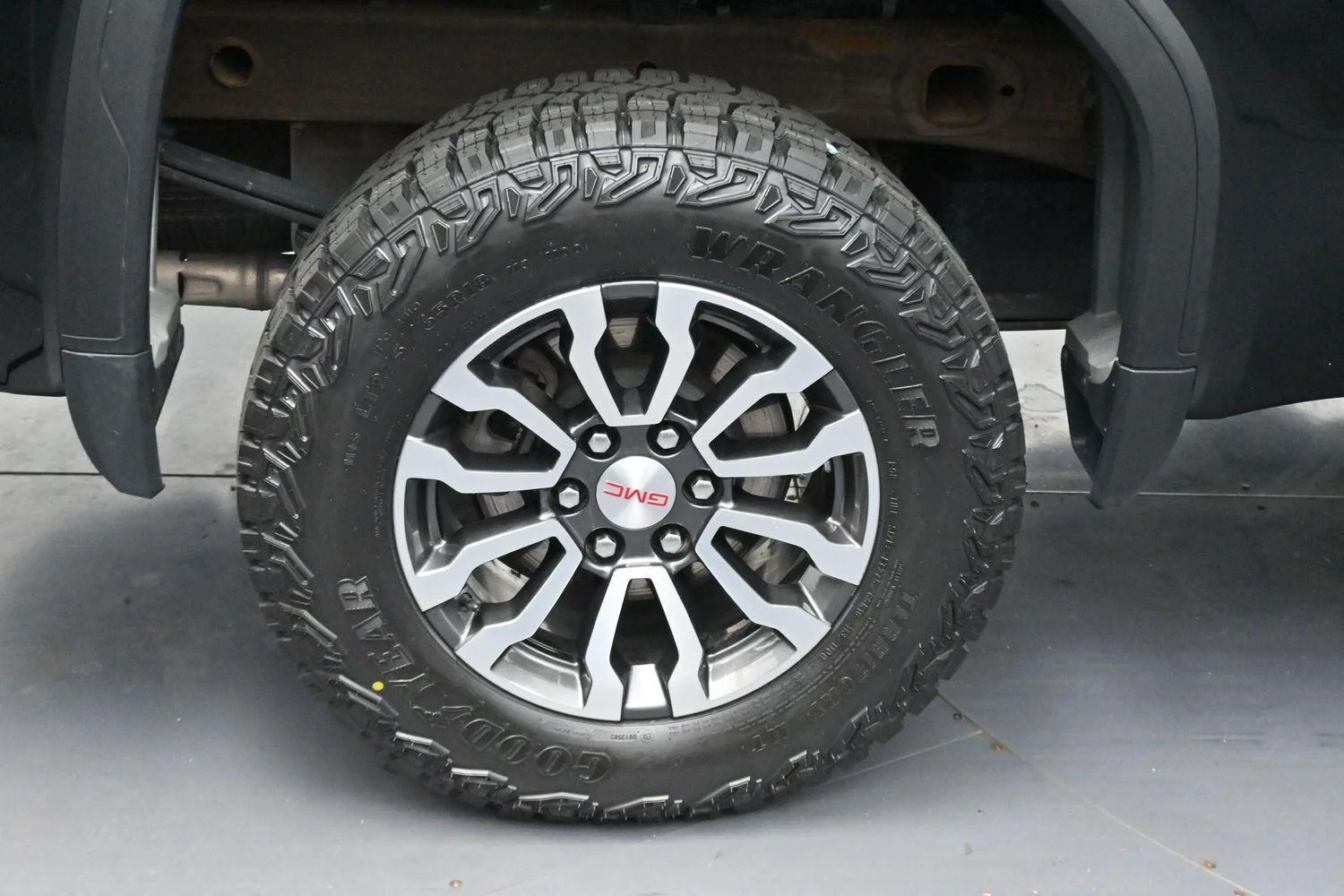 Used 2023 Onyx Black GMC AT4 image 36