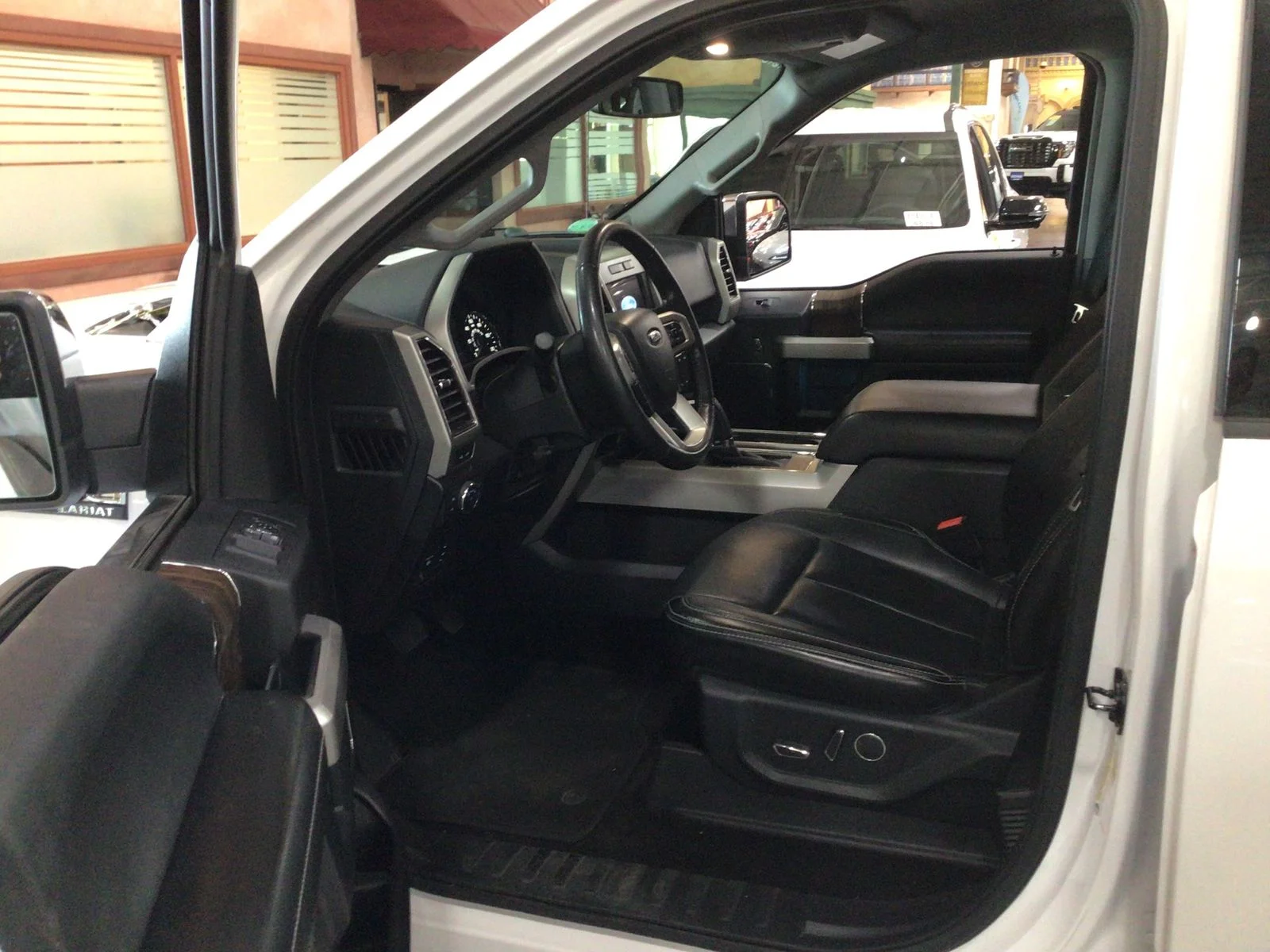Used 2018 White Ford Lariat image 2
