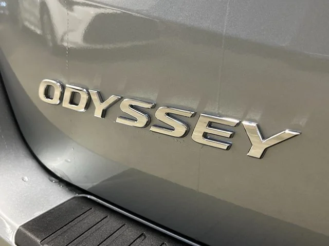New 2027 Solar Silver Metallic Honda EX-L image 6