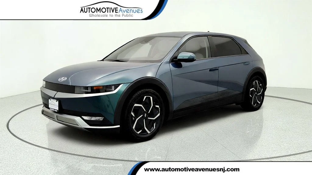 Used 2023 Digital Teal Hyundai SEL AWD image 1