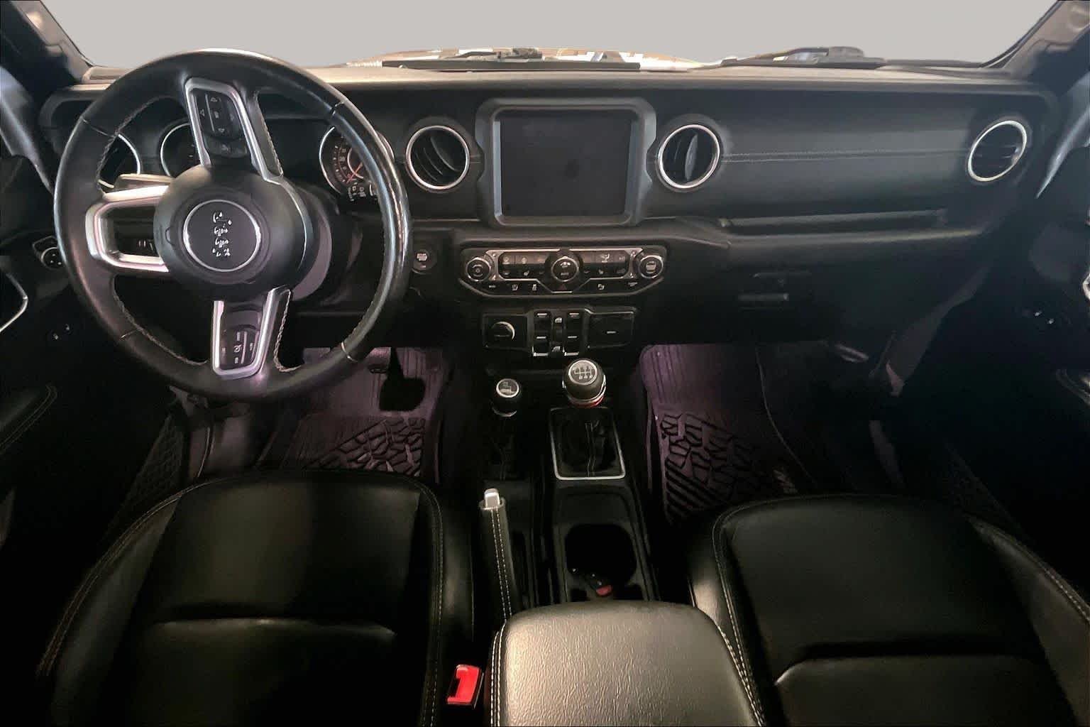 Used 2019 Billet Silver Metallic Clearcoat Jeep Sahara image 14