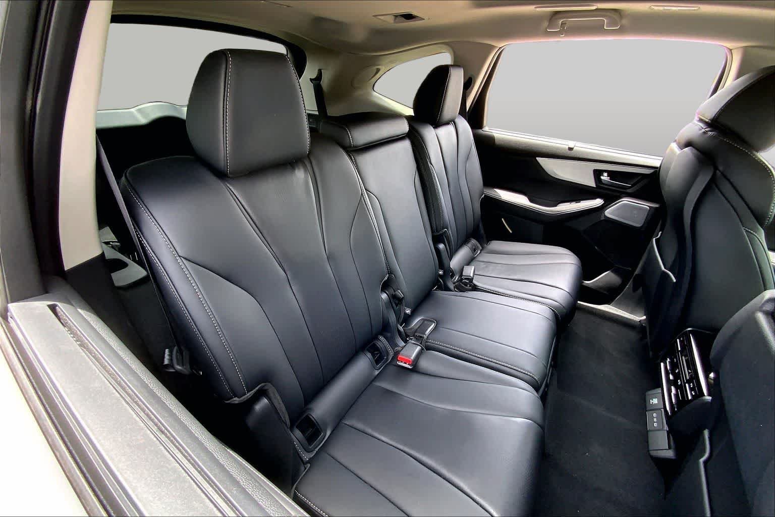Used 2026 Platinum White Pearl Acura w/Technology Package image 18