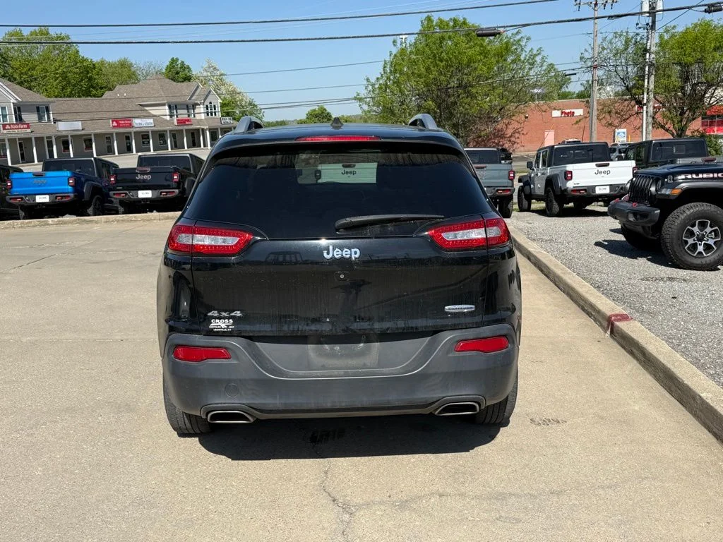 Used 2018 Black Jeep Latitude Plus image 7