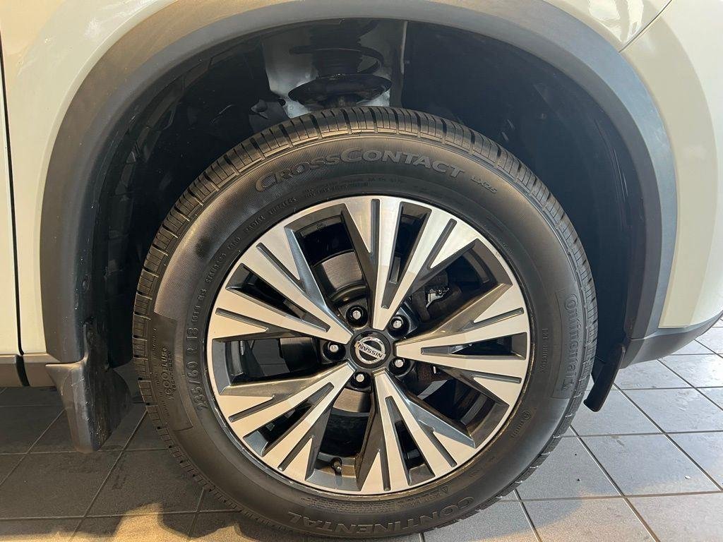 Used 2021 Pearl White Nissan SV image 15