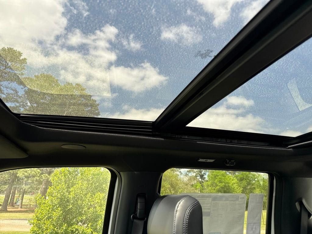 New 2026 Star White Metallic Tri-Coat Ford F-250® Platinum® image 26