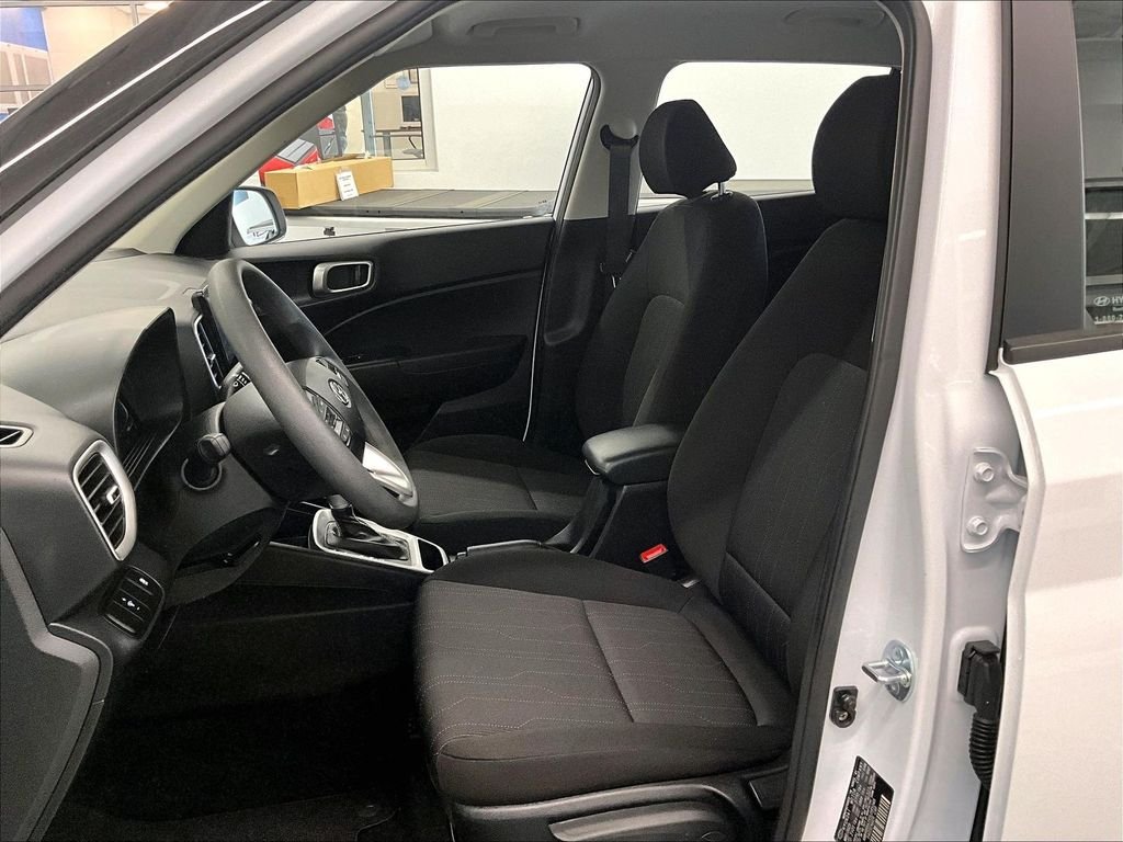 Used 2025 Lunar White Hyundai SE image 10