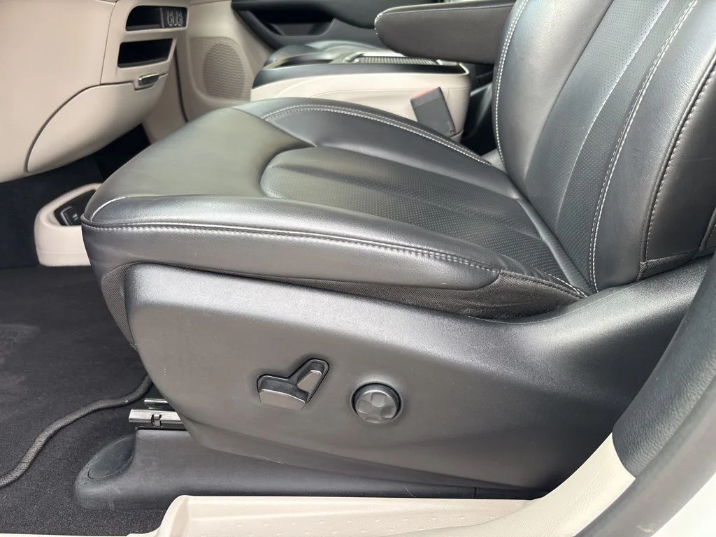 Used 2023 White Chrysler Touring L image 13