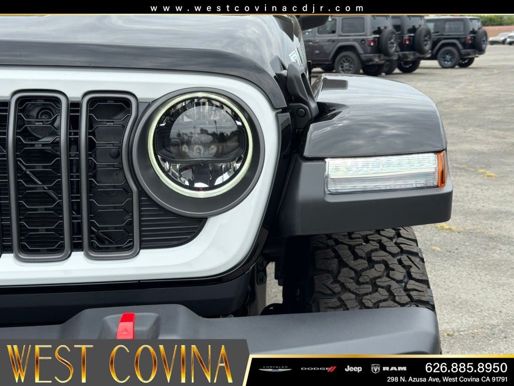 New 2026 Black Clear-Coat Exterior Paint Jeep Rubicon image 13