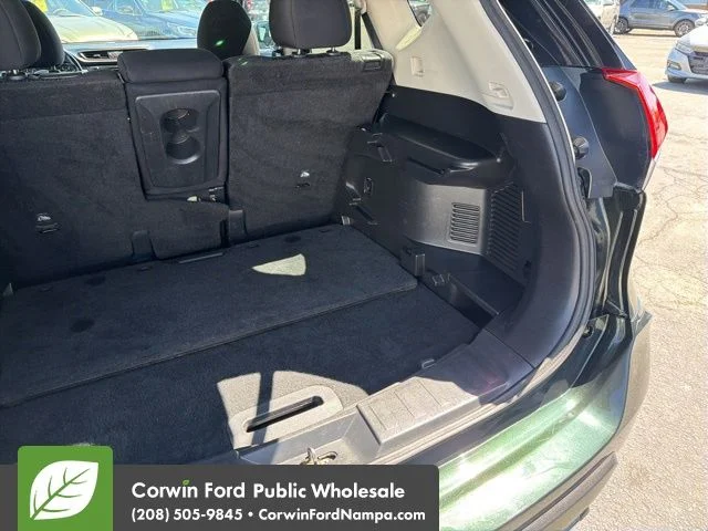 Used 2018 Green Nissan SV image 31