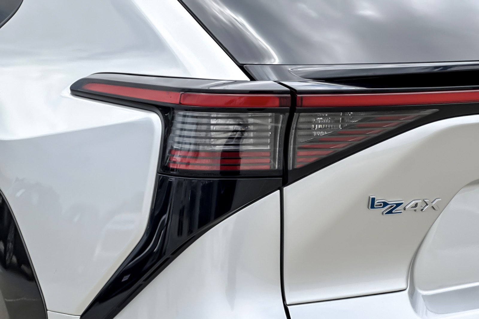 Used 2024 SILVER METALLIC Toyota XLE image 25