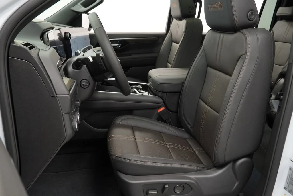 New 2026 Polar White Tricoat Chevrolet High Country image 7