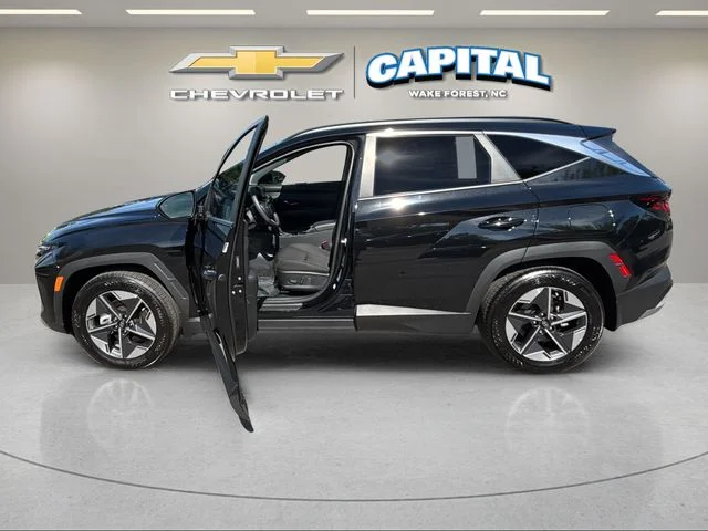 Used 2025 Black Hyundai SEL image 9