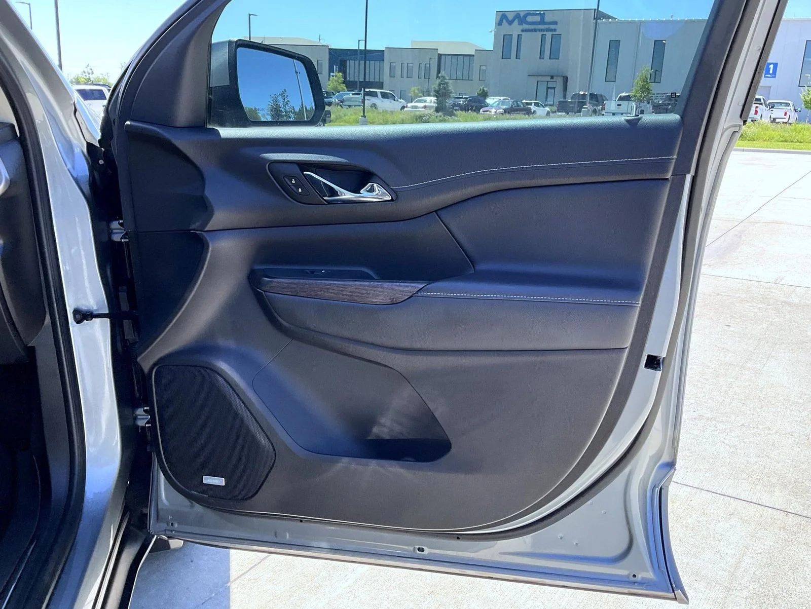 Used 2023 Silver GMC Denali image 17