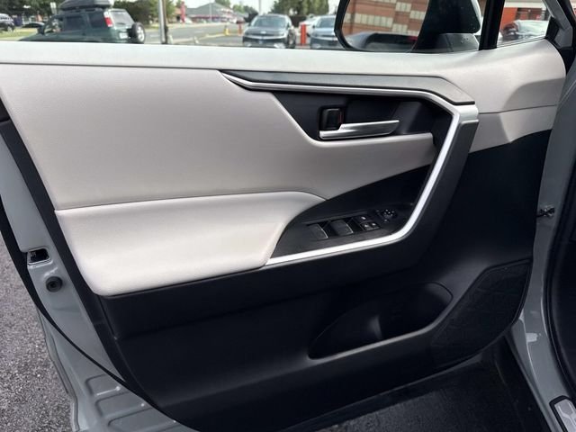 Used 2023  Toyota XLE image 26