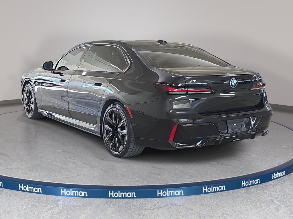 Used 2023 Black Sapphire Metallic BMW xDrive60 image 9