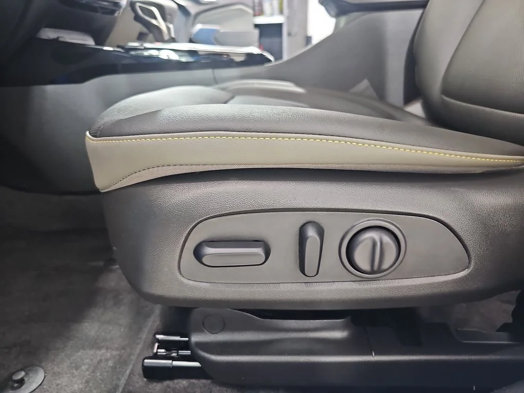 Certified Used 2025 Blue Chevrolet ACTIV image 33