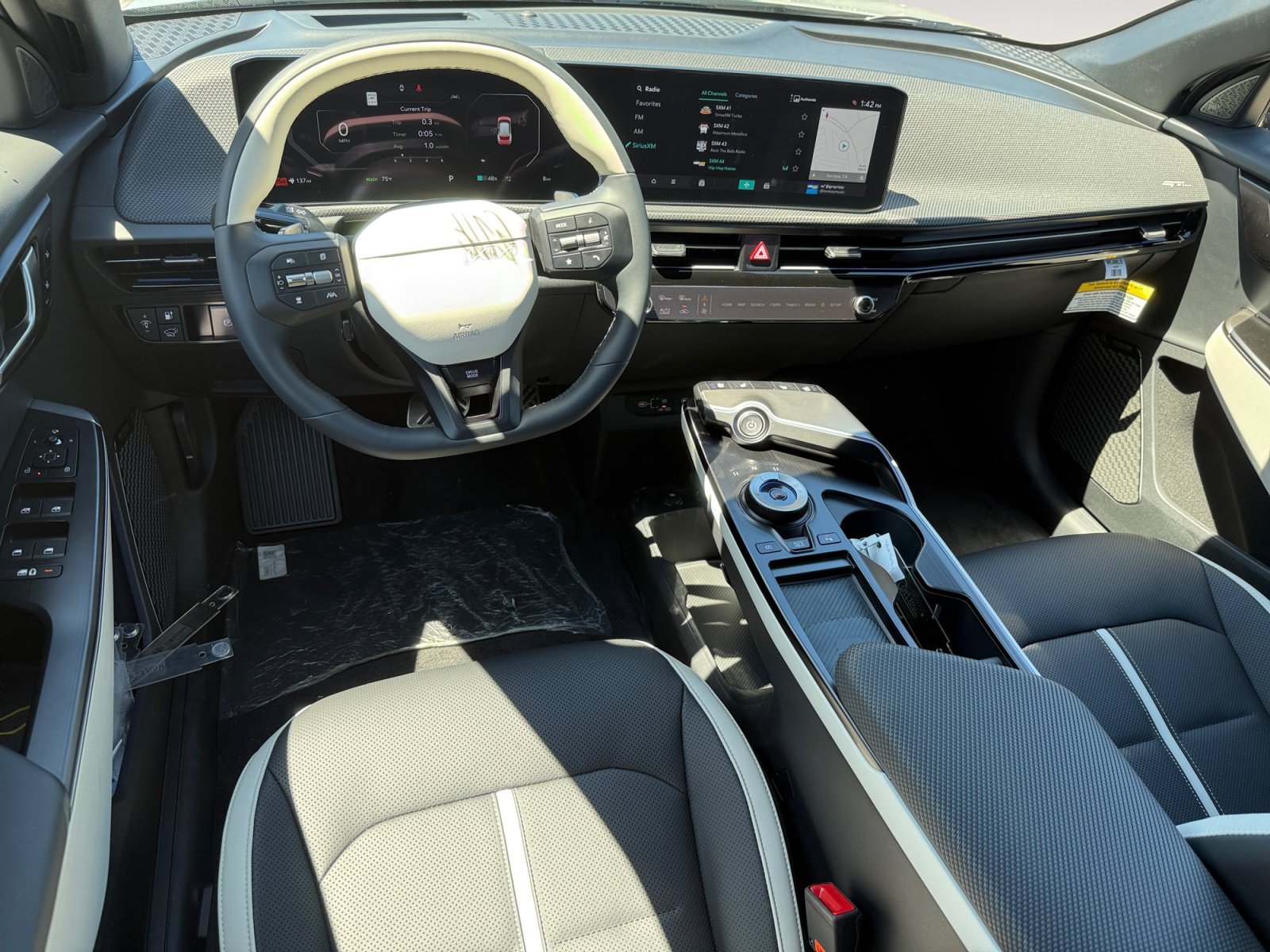 New 2026 Wolf Gray / Black Roof Kia GT-LINE image 15