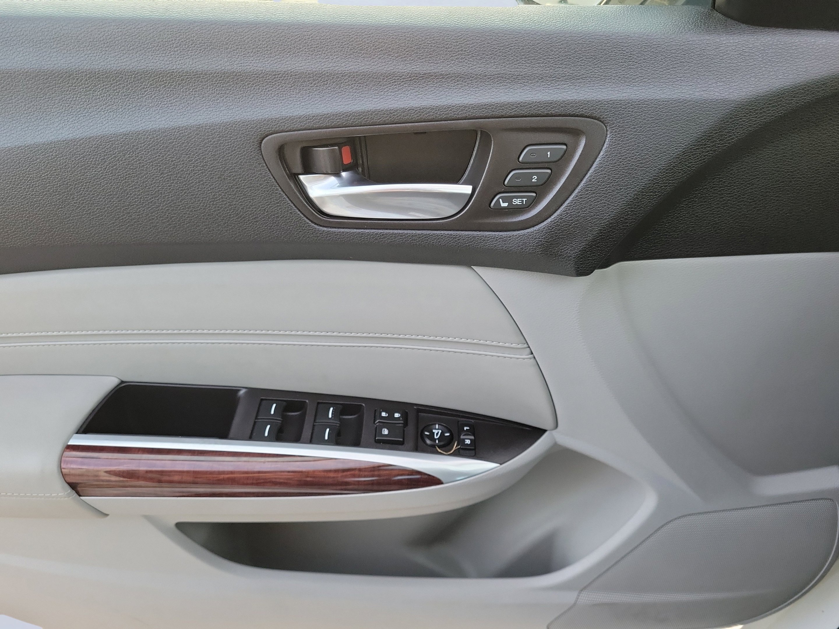 Used 2016 Bellanova White Pearl Acura Tech image 25