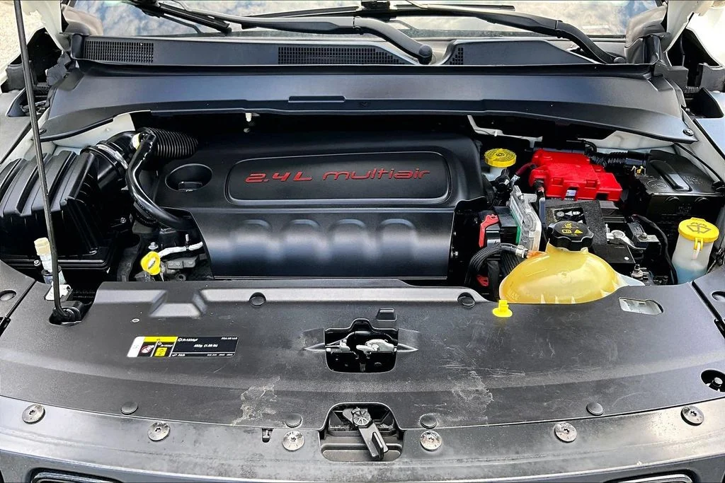 Certified Used 2019 White Jeep Latitude image 30