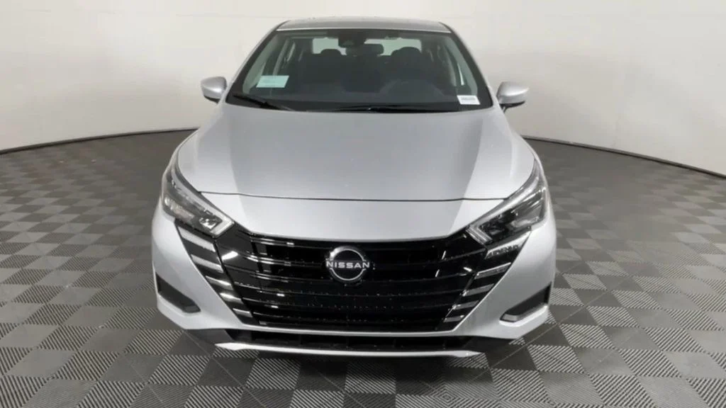 Used 2025 Silver Nissan 1.6 SV image 9