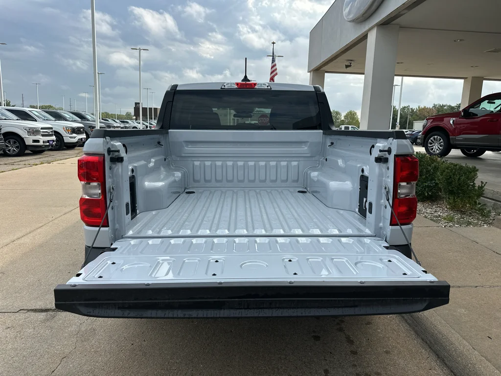 New 2026 Space White Metallic Ford XLT image 7