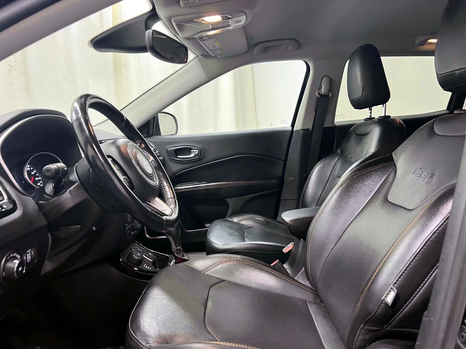 Used 2019 Diamond Black Crystal Pearlcoat Jeep Limited image 15