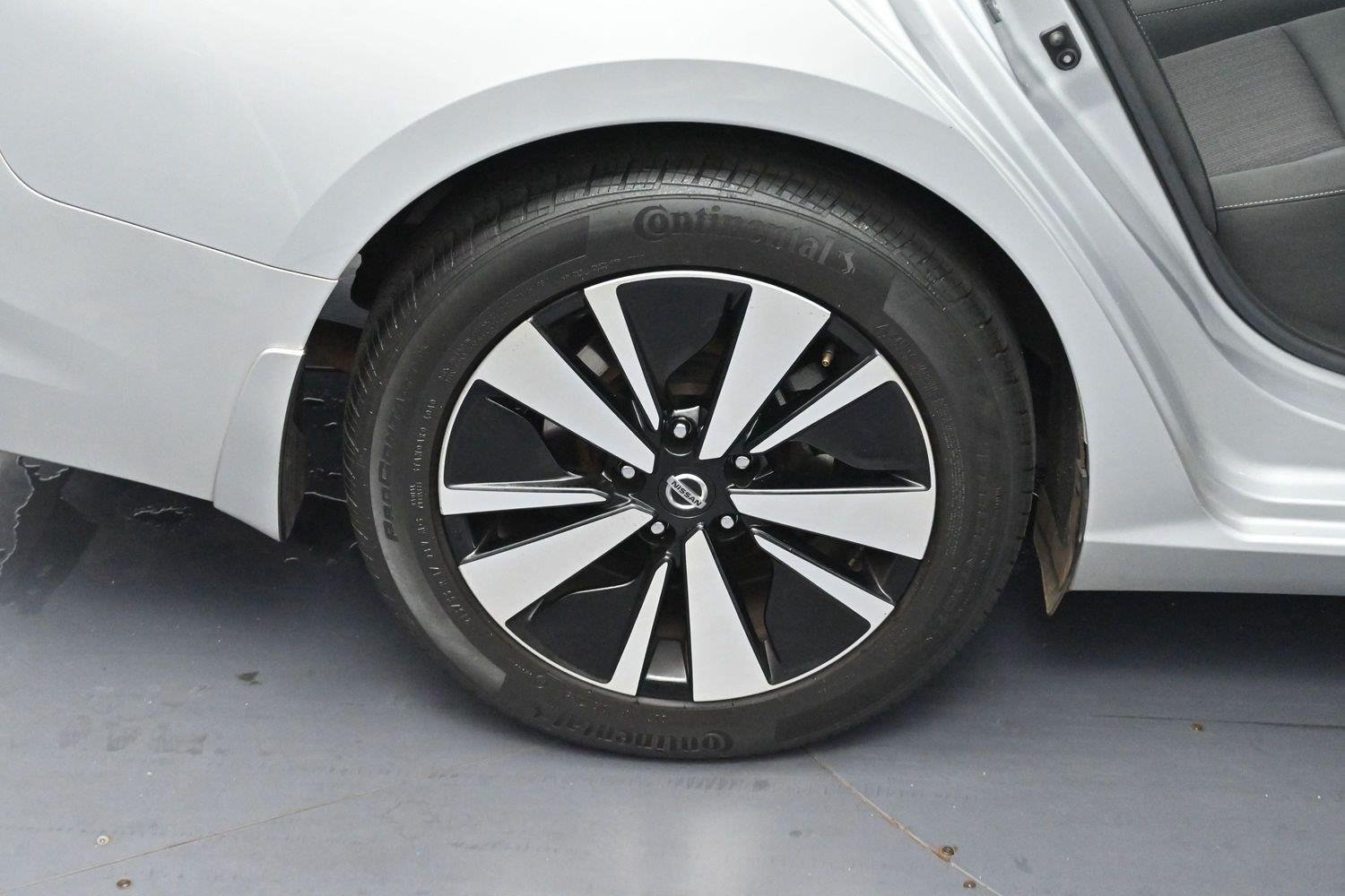 Used 2022 Brilliant Silver Metallic Nissan 2.5 SV image 30