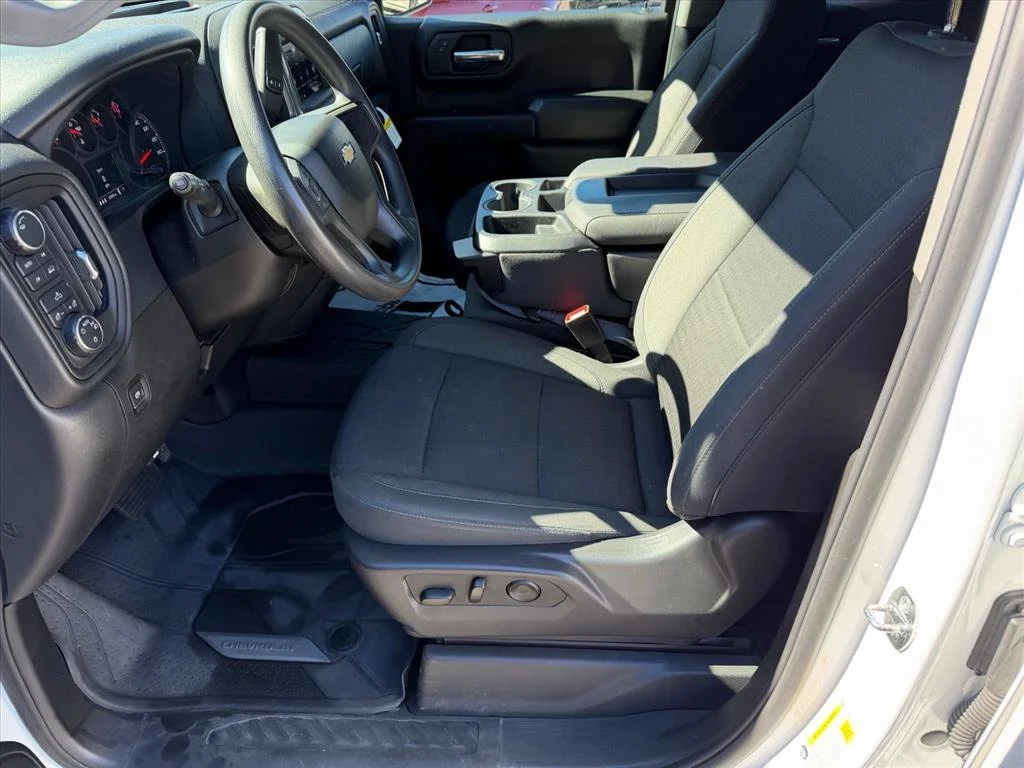 Used 2024 White Chevrolet Custom image 8