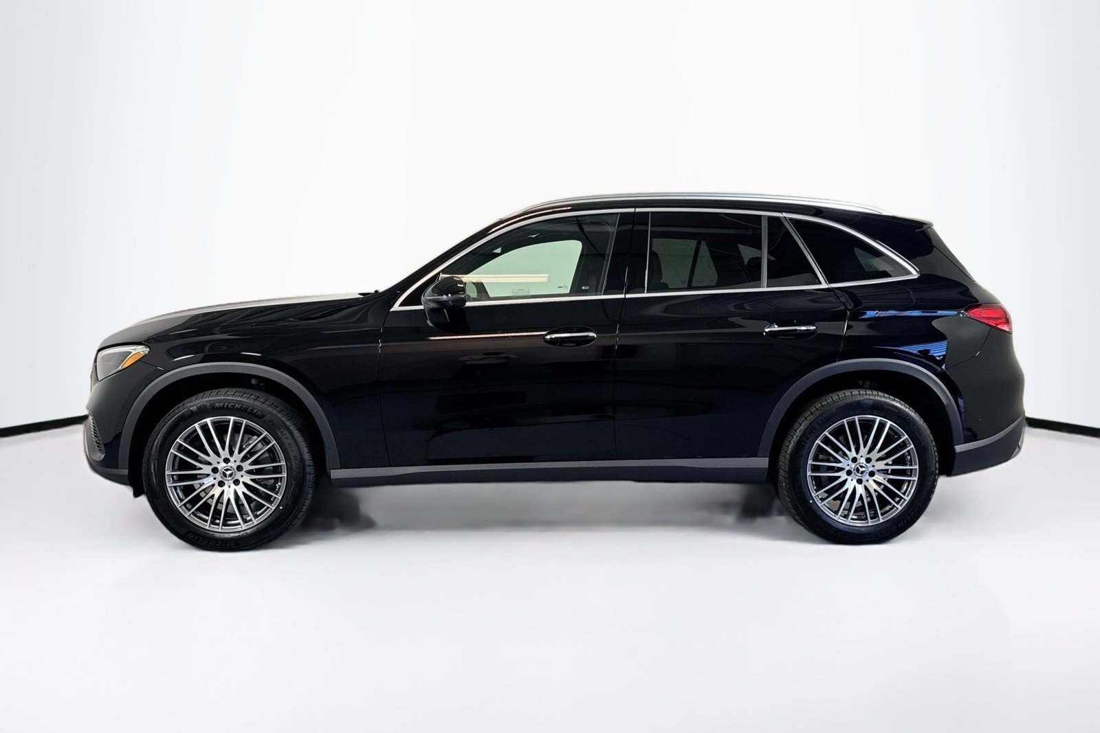 New 2026 Black Mercedes-Benz GLC 300 image 8
