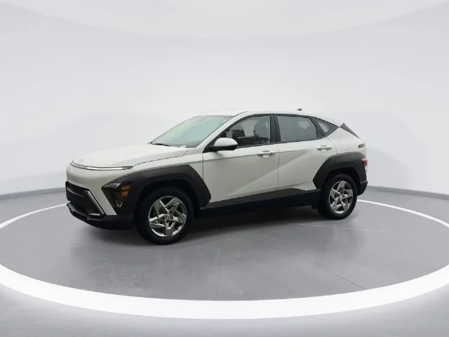 Used 2026 White Hyundai SE image 4