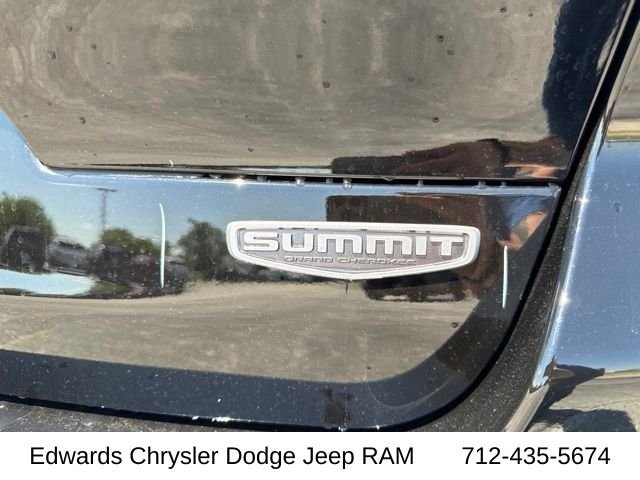 New 2026 Diamond Black Crystal Pearl-Coat Exterior Paint Jeep Summit image 11