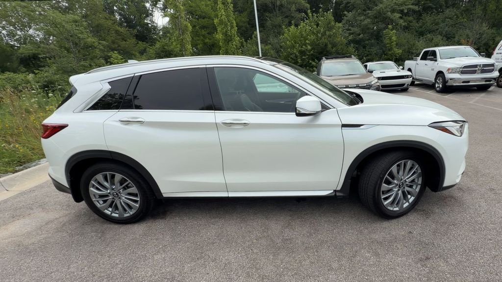 Certified Used 2023 Radiant White INFINITI LUXE image 9
