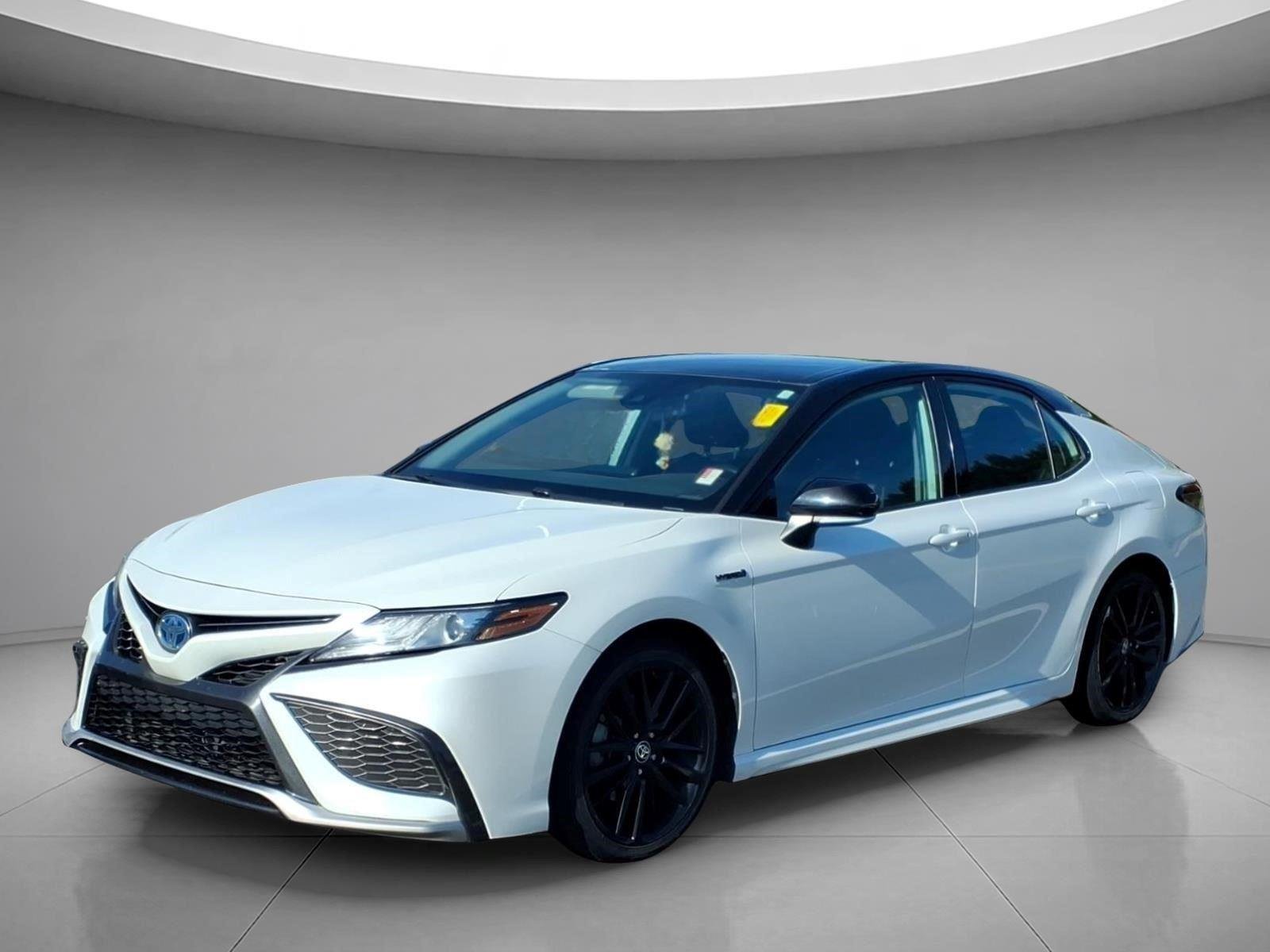 Used 2021 Wind Chill Pearl/Midnight Black Metallic Toyota Hybrid XSE image 1