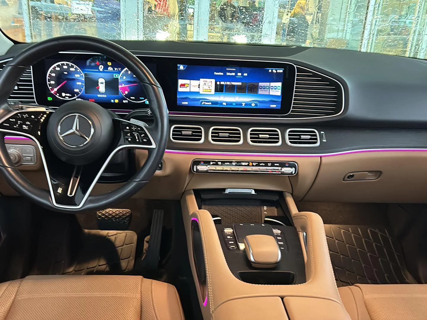 Used 2025 Silver Mercedes-Benz 4MATIC® image 22