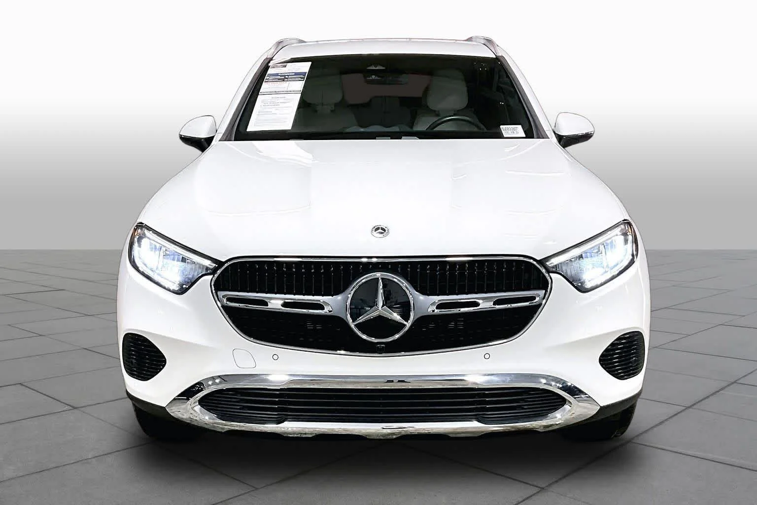 Certified Used 2025 Polar White Mercedes-Benz GLC 300 image 4
