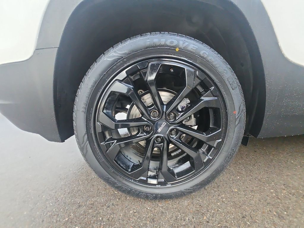 Used 2019 White GMC SLT image 27