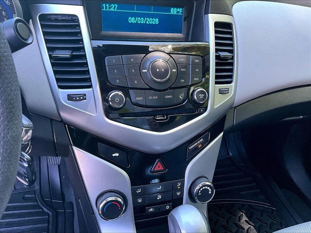 Used 2016 White Chevrolet LS image 25