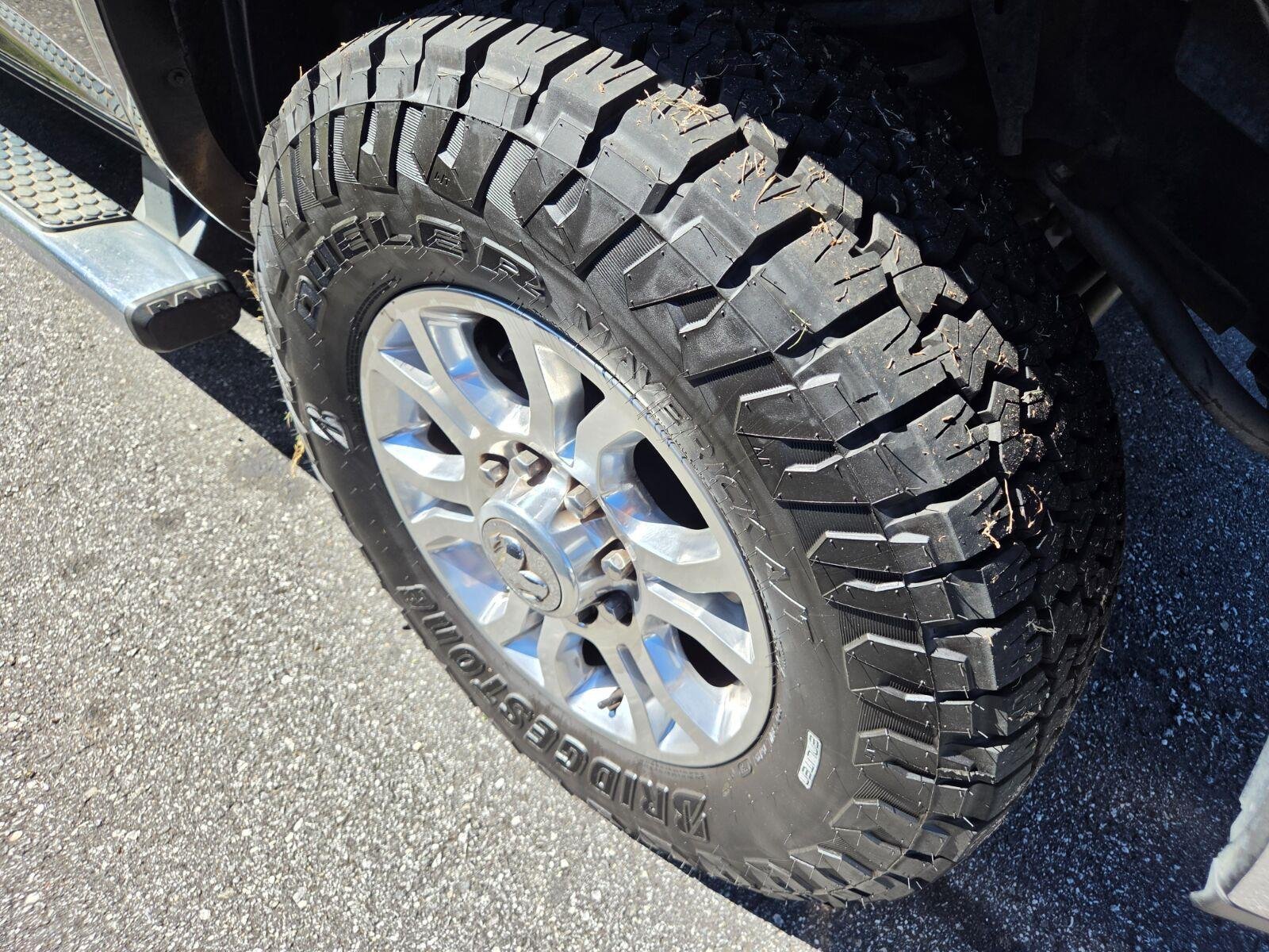Used 2017 Brilliant Black Crystal Pearlcoat Ram Laramie image 4
