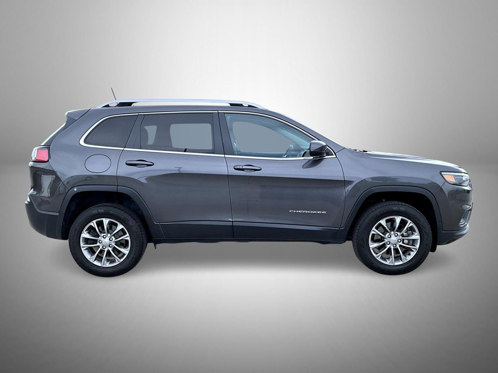Used 2019 Gray Jeep Latitude Plus image 4