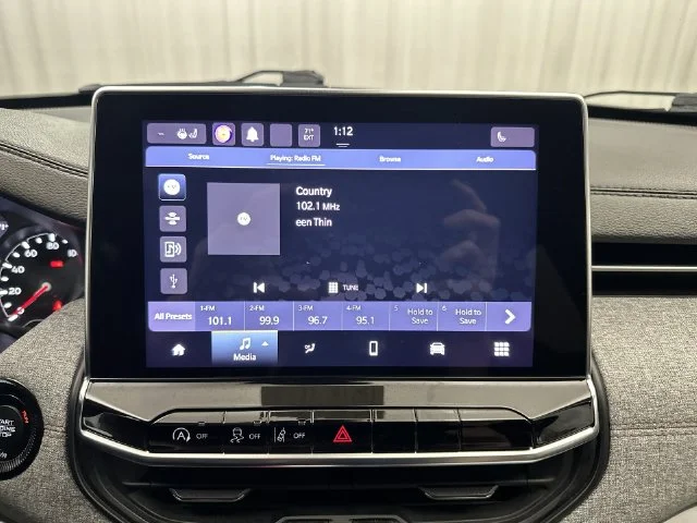 Used 2022 Black Jeep Latitude Lux image 15
