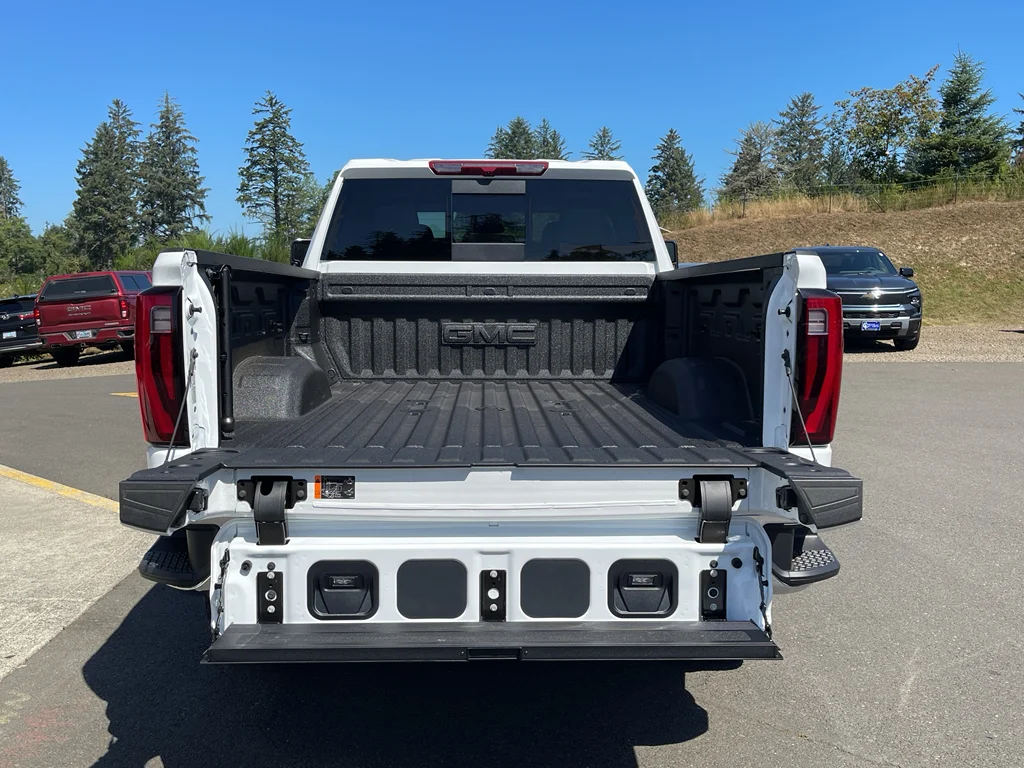 2025 GMC Sierra 3500HD SLT - Photo 9