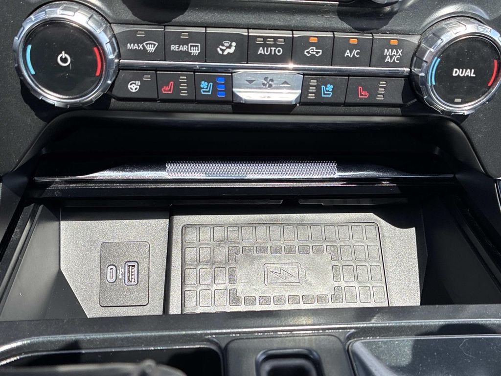 Used 2022 White Ford Lariat image 35