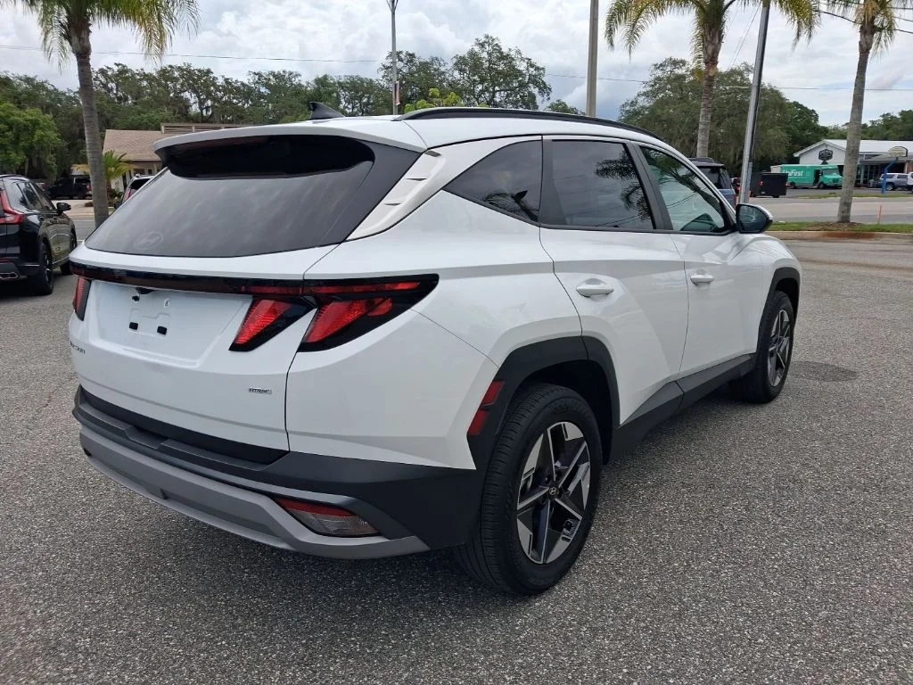Used 2025 White Hyundai SEL image 5